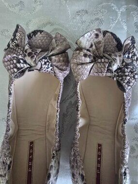 PRADA BALLET FLATS. SUPER CUTE!